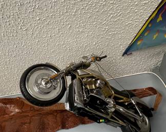 Harley-Davidson V-Rod (2002 VRSCA) 1:18 Scale Die-Cast Model by Maisto