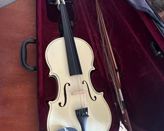 White Student Violin Outfit with Case and Bow