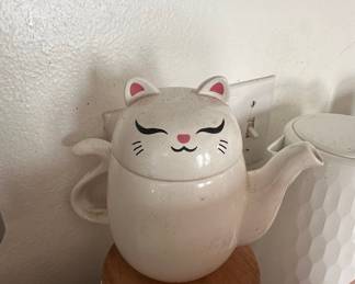 White Ceramic Maneki Neko Teapot with Pink Accents