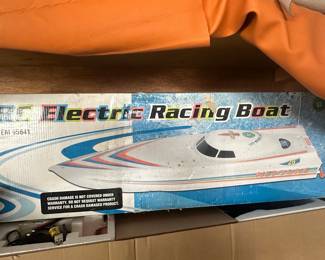 Harbor Freight Neptune 28 RC Electric Racing Boat