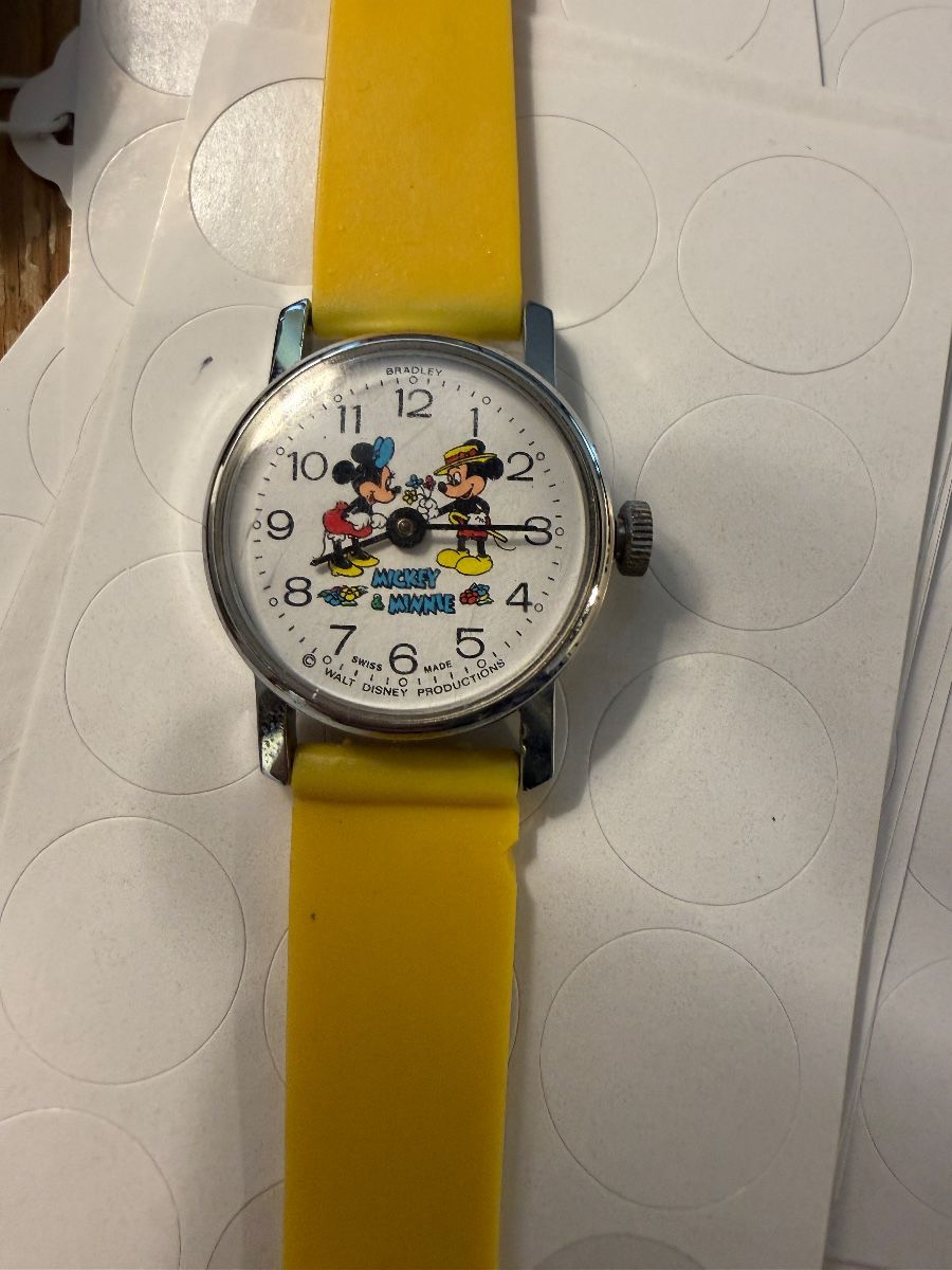Vtg Mickey & Minnie Mouse watches (2)