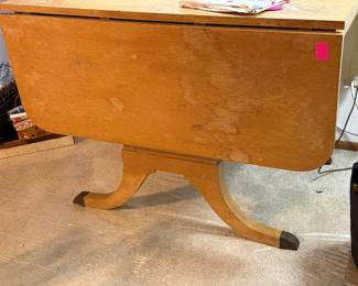 Duncan Phyfe drop leaf table