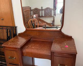 1940s dresser