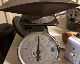antique "Universal Family Scale"