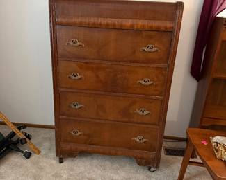 Vtg chest of drawers