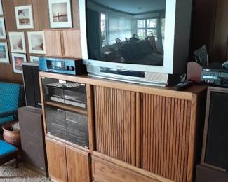 Entertainment center