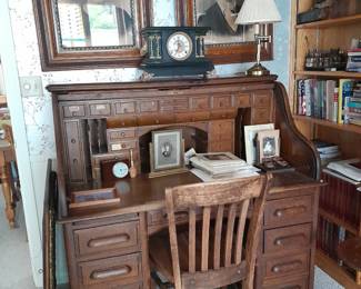 Roll top desk
