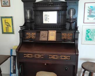 Pump organ