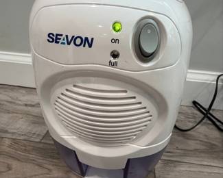 SEAVON Electric Mini Dehumidifier