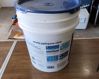 Safe Paw Salt Free Ice Melt 35 LB Pail