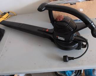 Black & Decker BV3100 Electric Blower/Vacuum