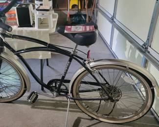 1988 men's Schwinn Cruiser bike.  EXCELLENT CONDITION 