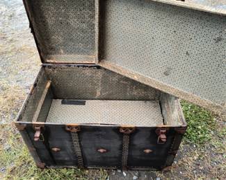 Interior picture of steamer trunk