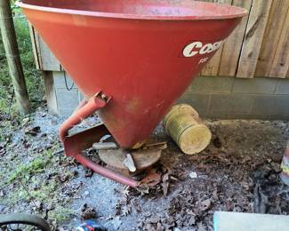Cyclone fertilize spreader