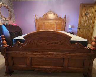 Beautiful oak bed queen size