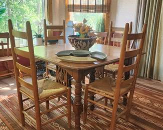Very nice oak dining table
