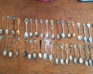 Collector spoon set