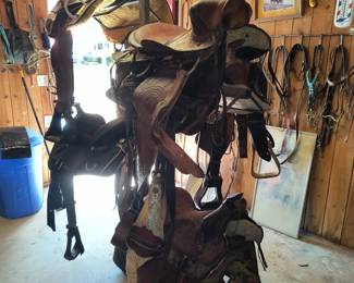 Saddle stand