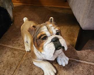 Resin bulldog
