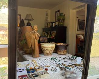 THIS VINTAGE MIRROR IS SO GREAT