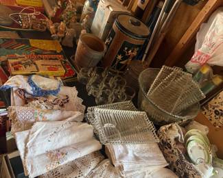 SOOO MANY VINTAGE LACE & LINENS