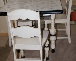 Rare Art Deco metal enamel top kitchen table with four chairs. Good condition. Better in person
