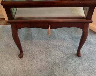 Vintage Mahogany Glass Top Display Case Table 22 x 17 x 23