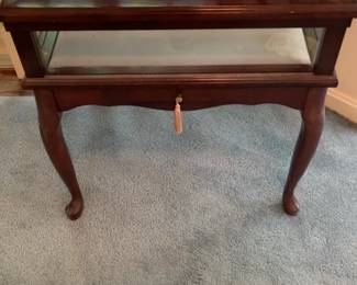 Vintage Mahogany Glass Top Display Case Table 22 x 17 x 23