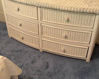 White Wicker 6-Drawer Dresser with Curved Front 61 x 25 x 32
