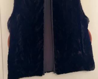 Reversible Mink Fur Zip-Up Vest in Black