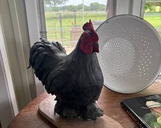 Farmhouse chicken decor w/enamelware strainer 