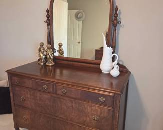 Antique dresser w/mirror