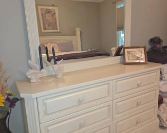 Lane dresser w/mirror