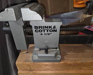 4 1/2" vise