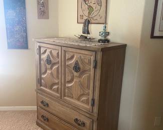 chest of drawers