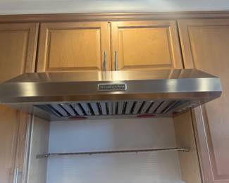 KITCHEN AID WARMER, LIGHT FAN NOT LOCATED AT SALE CLIENT REMODEL PLEASE INQUIRE. 