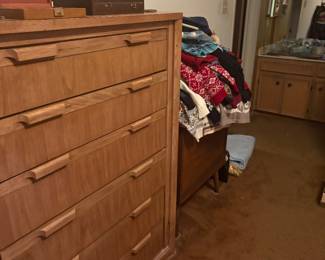 Chest of drawers