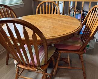 OakTable W/ Leaf