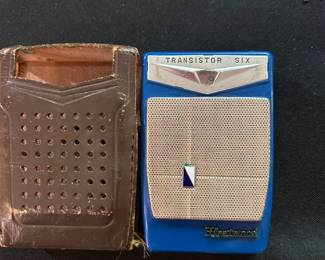 VINTAGE FLEETWOOD TRANSISTOR RADIO-WORKS