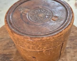Leather box with crest 