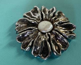 Lovely silver pin with natural pearl inset