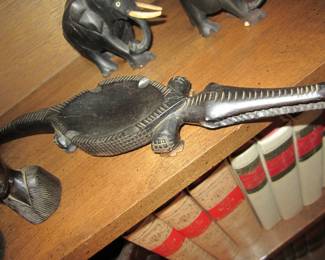 Hand Carved Ash Tray (Ebony)