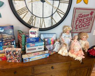 Puzzles, games & collectible dolls