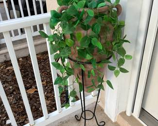 Decorative plant holder 