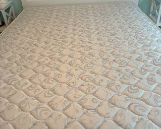Queen size mattress and box spring 