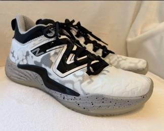 Man’s New Balance- like new- size 10