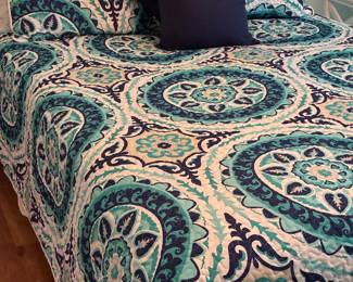 Queen size bedding 