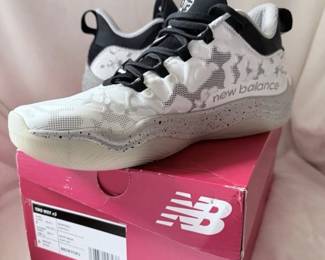 Men’s New Balance- like new- 10.5