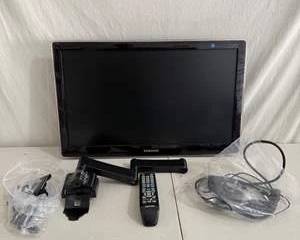 Samsung 24” LCD Flat Screen Television with Remote & Wall Mounting Accessories