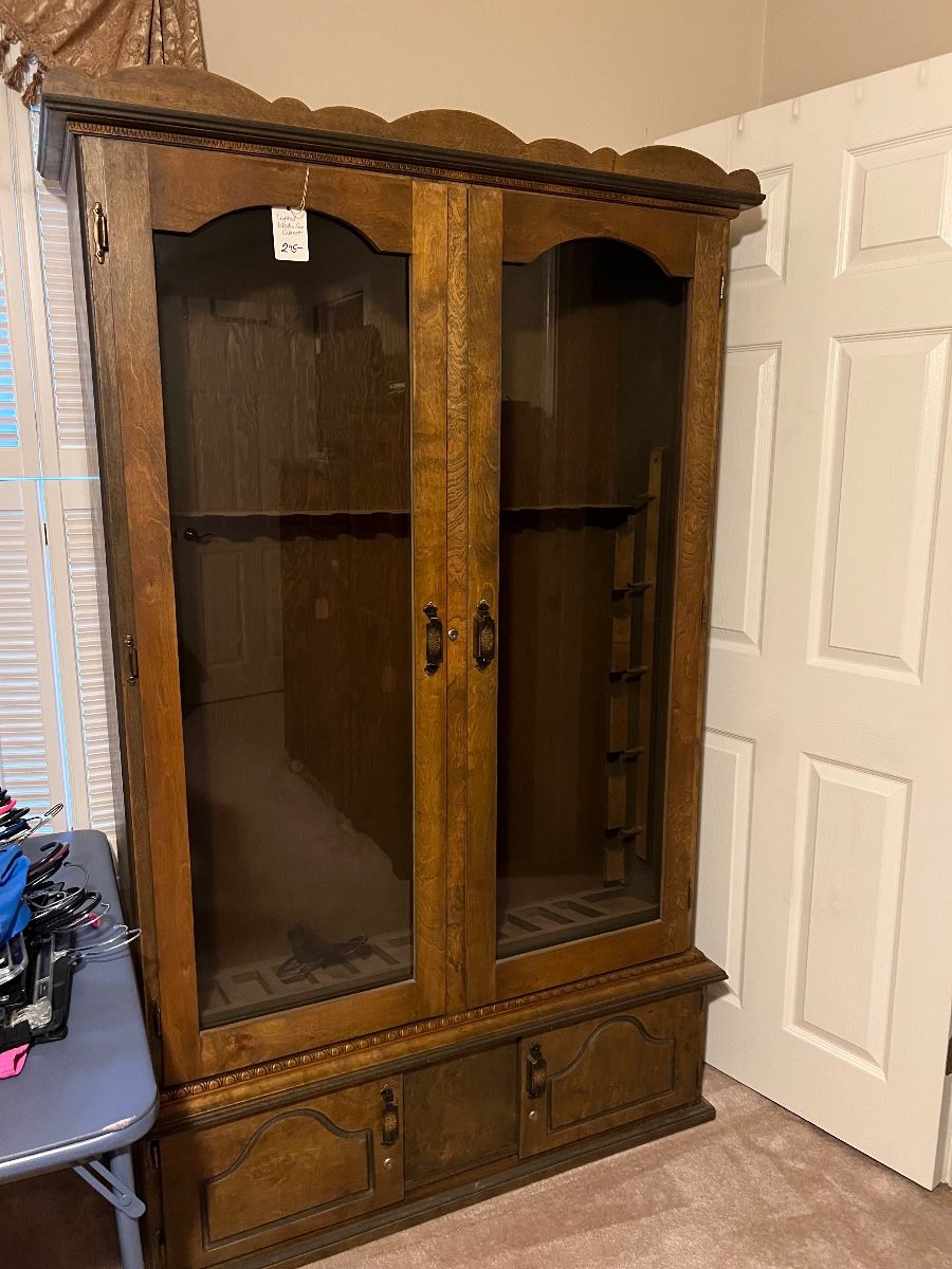 Gun cabinet